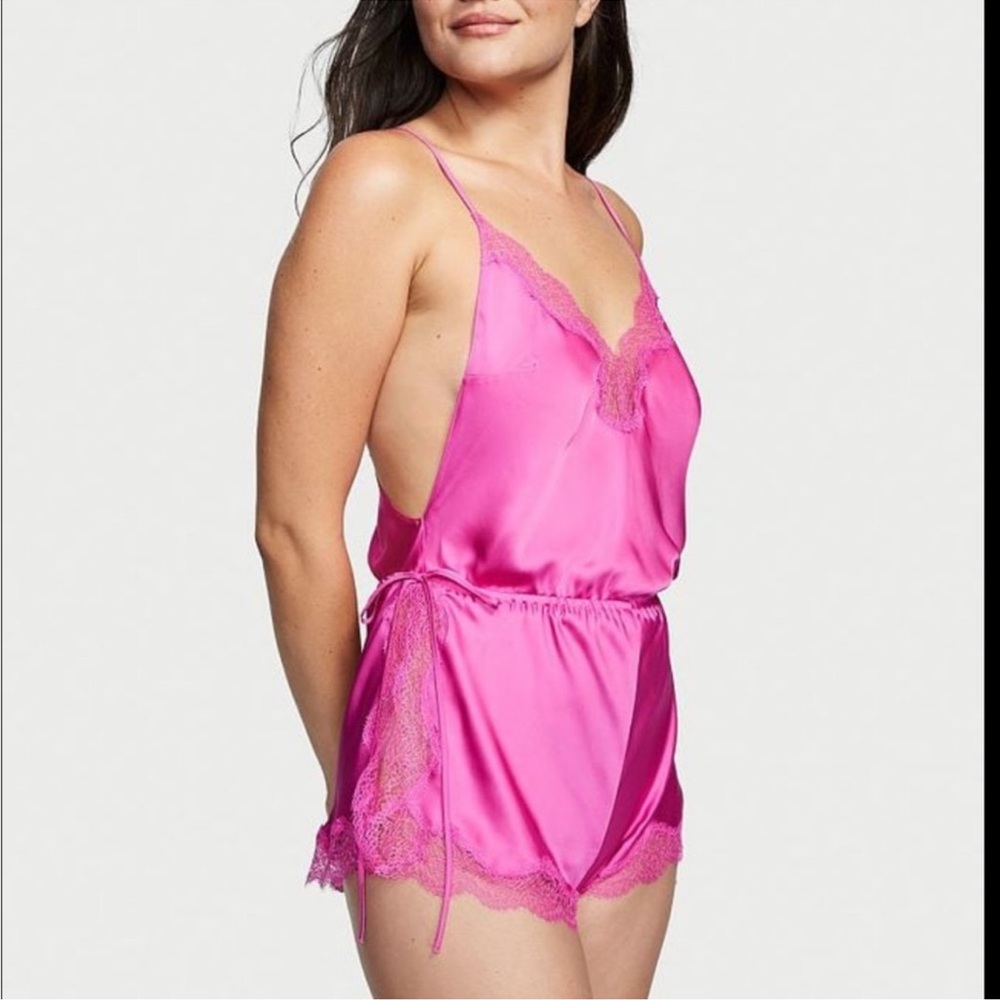 💕NWT Vic Secret Pink Lace Trim Satin Romper 💕